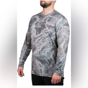 Realtree fishing men’s reversible performance tshirt size S Never Worn
